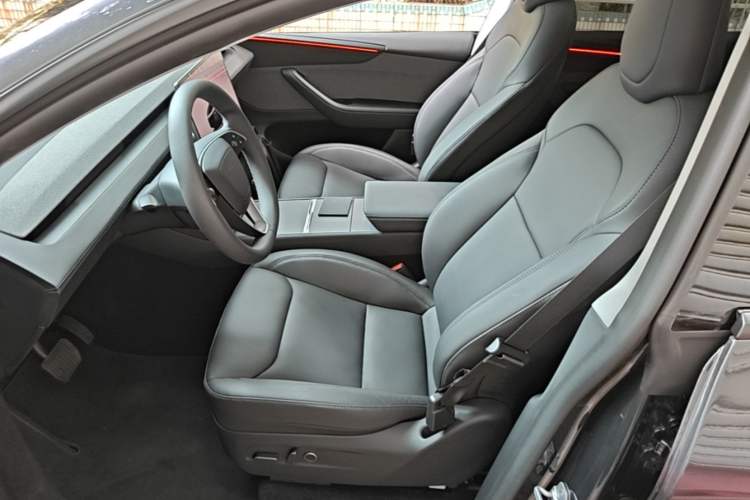 Used Tesla Model Y 2025 Rear-Wheel-Drive Version Left Front Seat