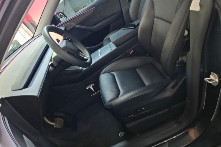 Used Tesla Model Y 2025 Long-Range All-Wheel Drive First Edition Left Front Seat