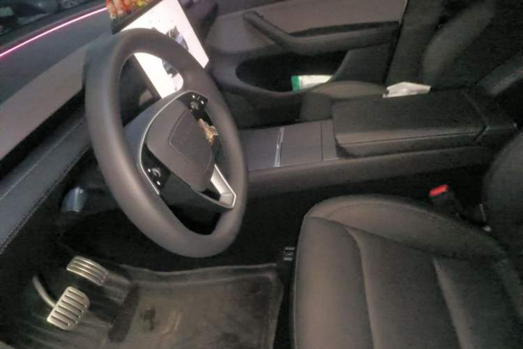 Used Tesla Model Y 2025 Rear-Wheel-Drive Version Left Front Seat