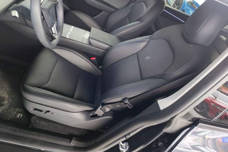 Used Tesla Model Y 2025 Rear-Wheel-Drive Version Left Front Seat