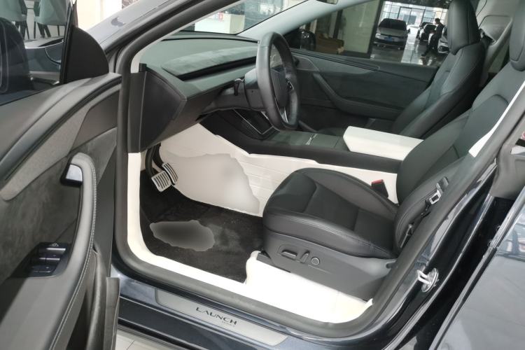 Used Tesla Model Y 2025 Long-Range All-Wheel Drive First Edition Left Front Seat