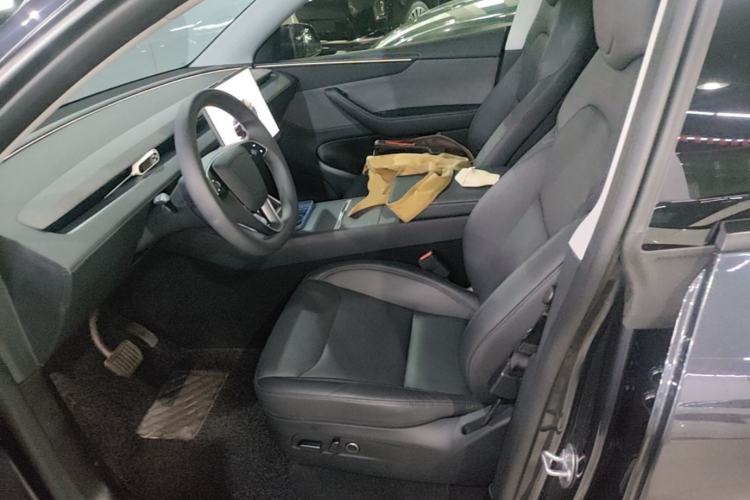 Used Tesla Model Y 2025 Rear-Wheel-Drive Version Left Front Seat