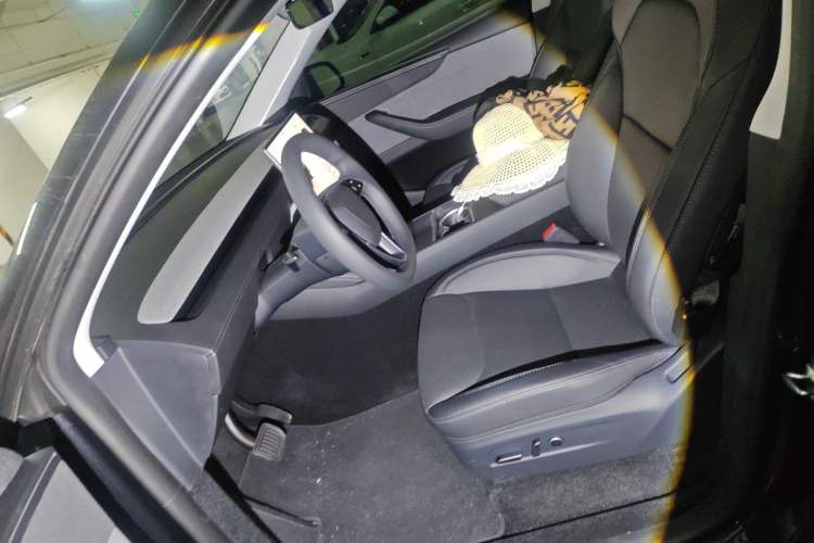 Used Tesla Model Y 2025 Rear-Wheel-Drive Version Left Front Seat
