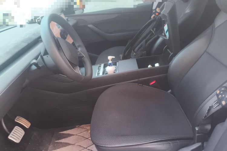 Used Tesla Model Y 2025 Long-Range All-Wheel-Drive Version Left Front Seat
