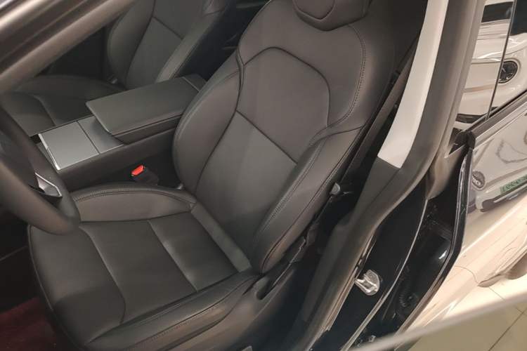 Used Tesla Model Y 2025 Rear-Wheel-Drive Version Left Front Seat