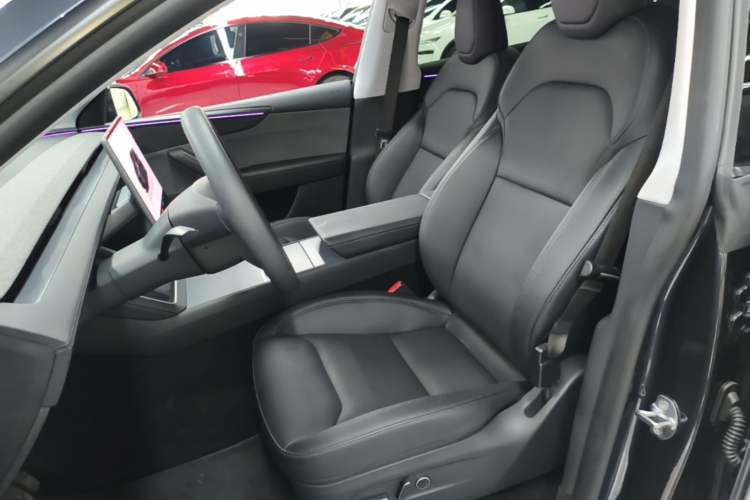 Used Tesla Model Y 2025 Rear-Wheel-Drive Version Left Front Seat