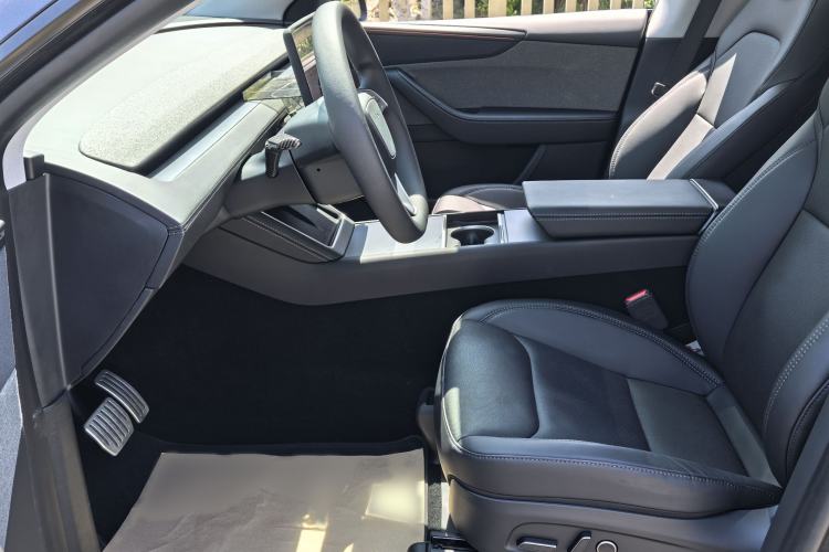 Used Tesla Model Y 2025 Rear-Wheel-Drive Version Left Front Seat