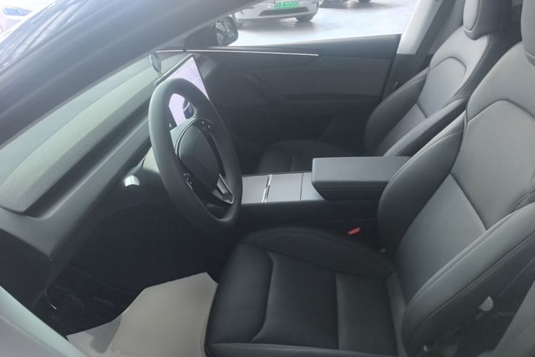 Used Tesla Model Y 2025 Rear-Wheel-Drive Version Left Front Seat