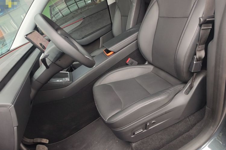Used Tesla Model Y 2025 Long-Range All-Wheel Drive First Edition Left Front Seat
