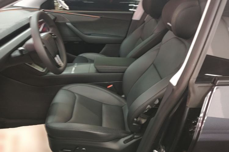 Used Tesla Model Y 2025 Long-Range All-Wheel Drive First Edition Left Front Seat