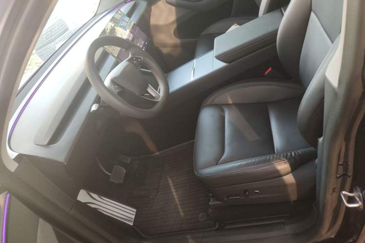 Used Tesla Model Y 2025 Rear-Wheel-Drive Version Left Front Seat