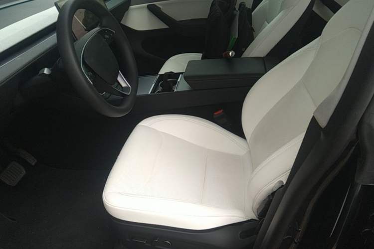 Used Tesla Model Y 2025 Rear-Wheel Drive First Edition Left Front Seat