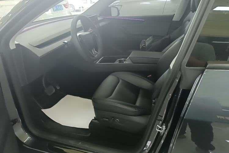 Used Tesla Model Y 2025 Rear-Wheel-Drive Version Left Front Seat
