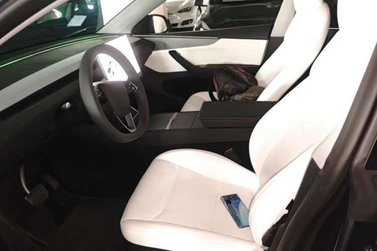 Used Tesla Model Y 2025 Long-Range All-Wheel-Drive Version Left Front Seat