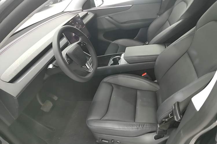 Used Tesla Model Y 2025 Rear-Wheel Drive First Edition Left Front Seat