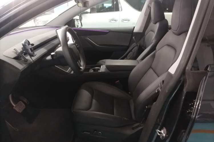 Used Tesla Model Y 2025 Rear-Wheel Drive First Edition Left Front Seat