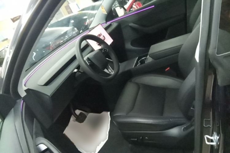 Used Tesla Model Y 2025 Long-Range All-Wheel-Drive Version Left Front Seat