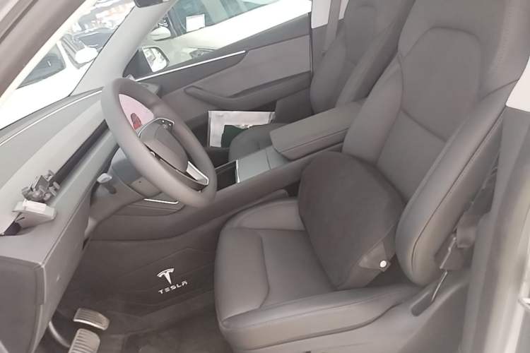 Used Tesla Model Y 2025 Rear-Wheel-Drive Version Left Front Seat
