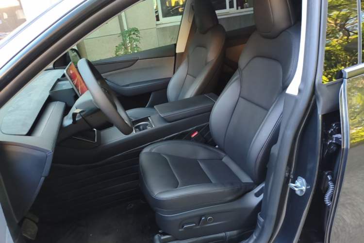 Used Tesla Model Y 2025 Rear-Wheel Drive First Edition Left Front Seat
