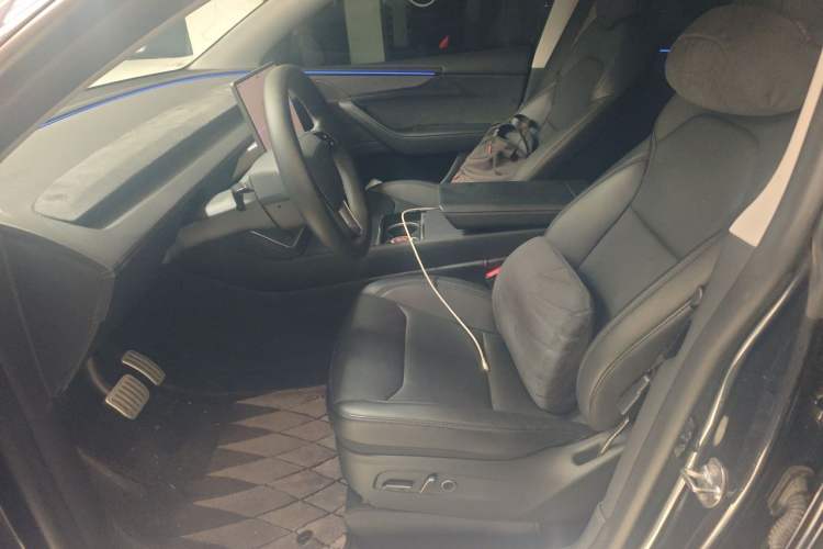 Used Tesla Model Y 2025 Long-Range All-Wheel Drive First Edition Left Front Seat