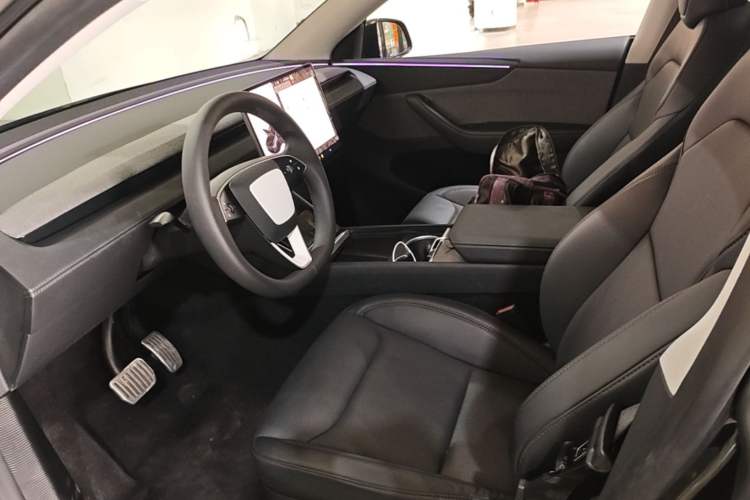 Used Tesla Model Y 2025 Rear-Wheel-Drive Version Left Front Seat