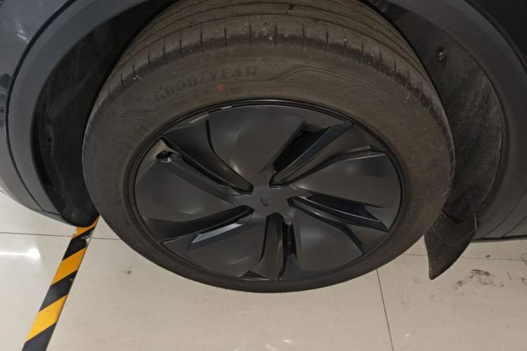 Used Tesla Model Y 2025 Rear-Wheel-Drive Version Left Front Wheel Hub