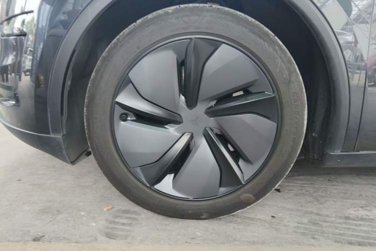 Used Tesla Model Y 2025 Rear-Wheel-Drive Version Left Front Wheel Hub