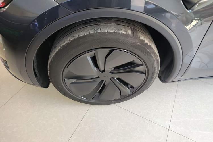 Used Tesla Model Y 2025 Rear-Wheel-Drive Version Left Front Wheel Hub