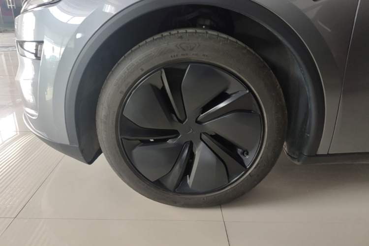 Used Tesla Model Y 2025 Rear-Wheel-Drive Version Left Front Wheel Hub