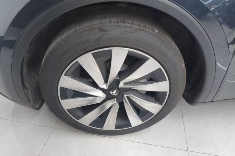 Used Tesla Model Y 2025 Rear-Wheel-Drive Version Left Front Wheel Hub