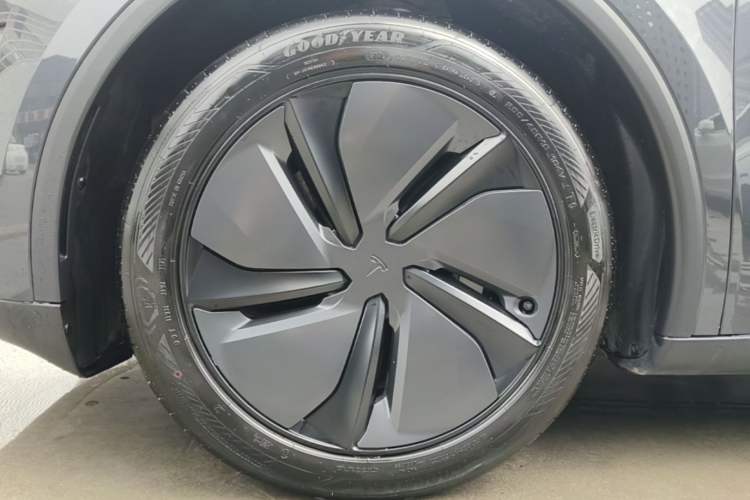 Used Tesla Model Y 2025 Rear-Wheel-Drive Version Left Front Wheel Hub