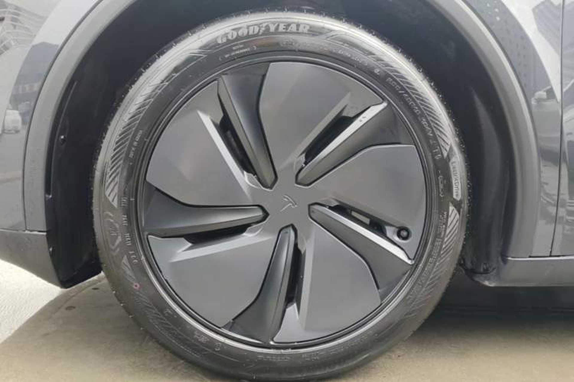 Used Tesla Model Y 2025 Rear-Wheel-Drive Version Left Front Wheel Hub