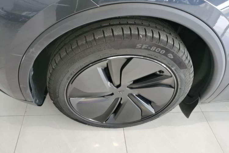 Used Tesla Model Y 2025 Rear-Wheel-Drive Version Left Front Wheel Hub