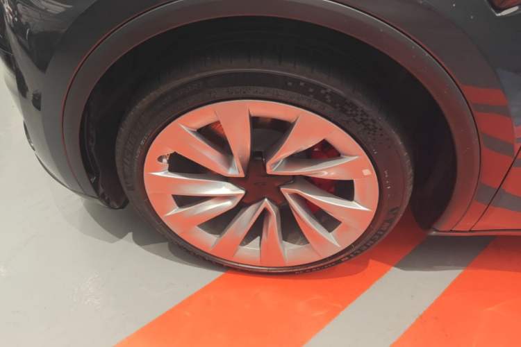 Used Tesla Model Y 2025 Rear-Wheel-Drive Version Left Front Wheel Hub
