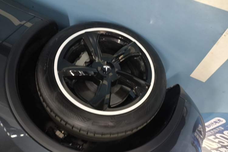 Used Tesla Model Y 2025 Rear-Wheel-Drive Version Left Front Wheel Hub