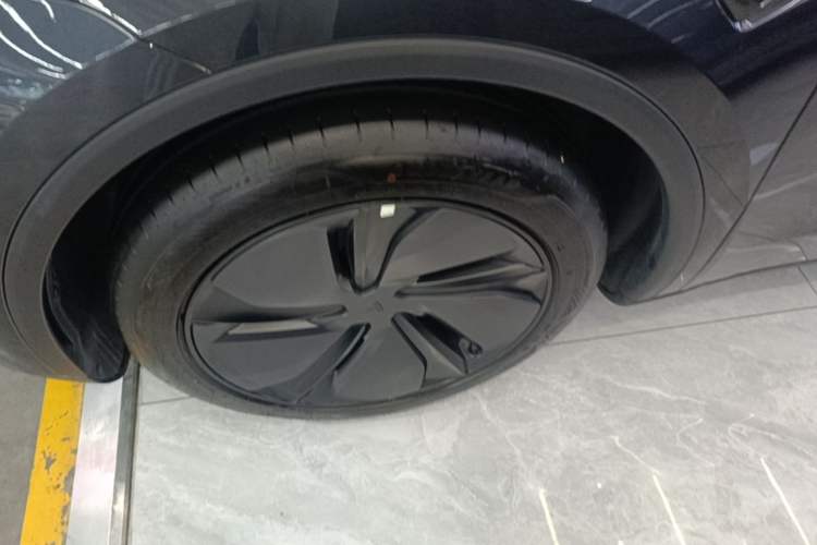 Used Tesla Model Y 2025 Rear-Wheel-Drive Version Left Front Wheel Hub