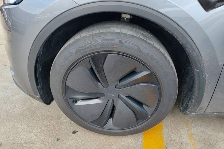 Used Tesla Model Y 2025 Rear-Wheel-Drive Version Left Front Wheel Hub