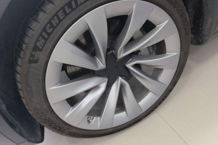 Used Tesla Model Y 2025 Rear-Wheel-Drive Version Left Front Wheel Hub