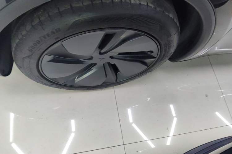 Used Tesla Model Y 2025 Rear-Wheel-Drive Version Left Front Wheel Hub