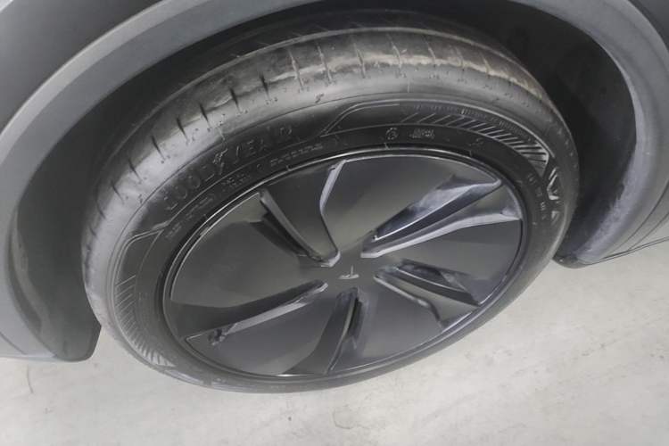 Used Tesla Model Y 2025 Rear-Wheel-Drive Version Left Front Wheel Hub