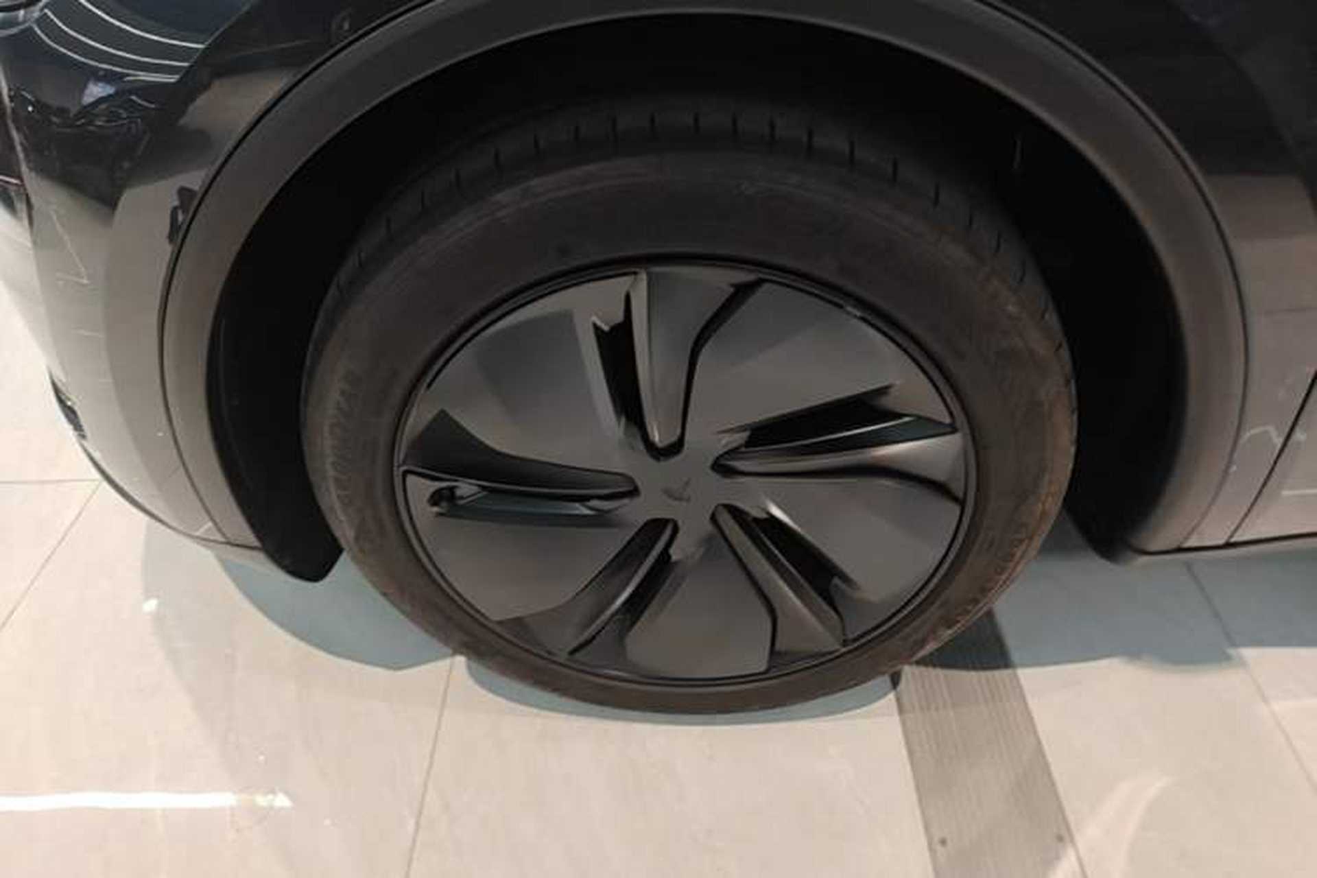 Used Tesla Model Y 2025 Rear-Wheel-Drive Version Left Front Wheel Hub