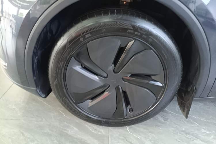Used Tesla Model Y 2025 Rear-Wheel-Drive Version Left Front Wheel Hub