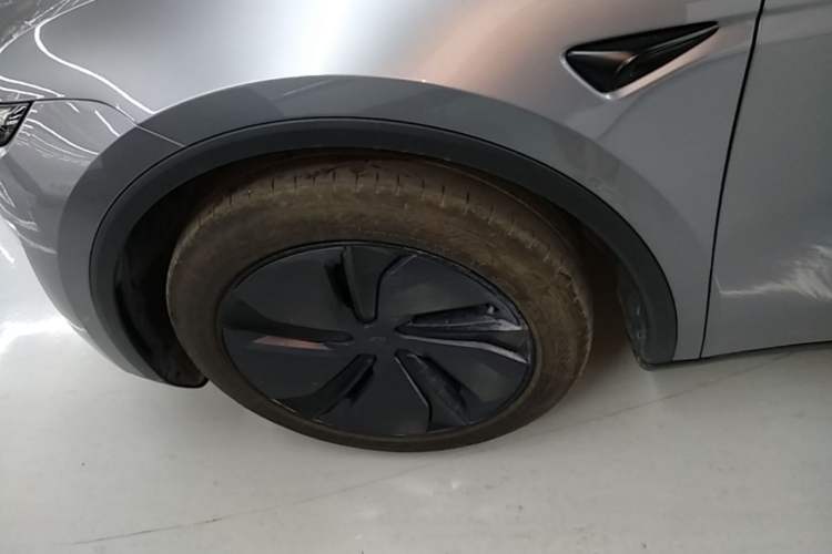 Used Tesla Model Y 2025 Rear-Wheel Drive First Edition Left Front Wheel Hub