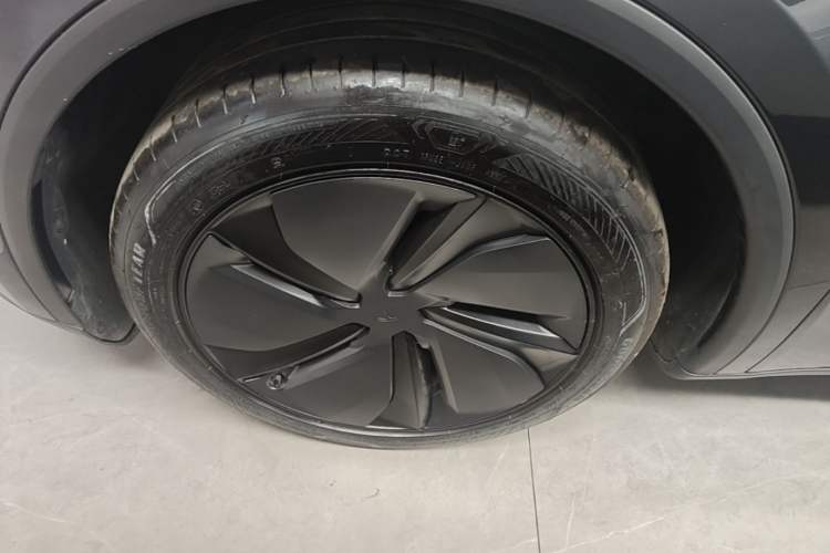 Used Tesla Model Y 2025 Rear-Wheel-Drive Version Left Front Wheel Hub