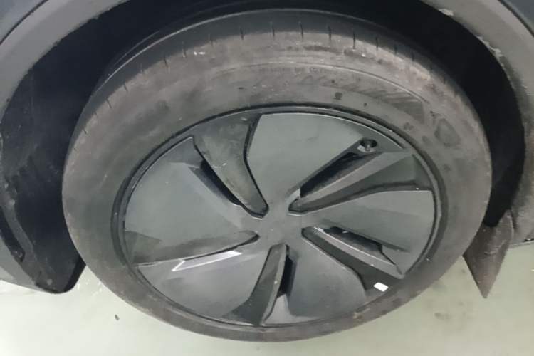Used Tesla Model Y 2025 Rear-Wheel-Drive Version Left Front Wheel Hub