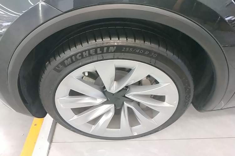 Used Tesla Model Y 2025 Rear-Wheel-Drive Version Left Front Wheel Hub