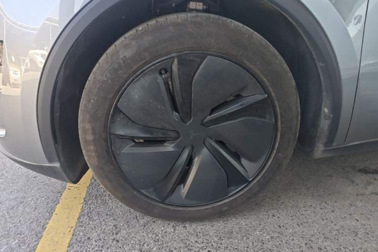 Used Tesla Model Y 2025 Rear-Wheel-Drive Version Left Front Wheel Hub