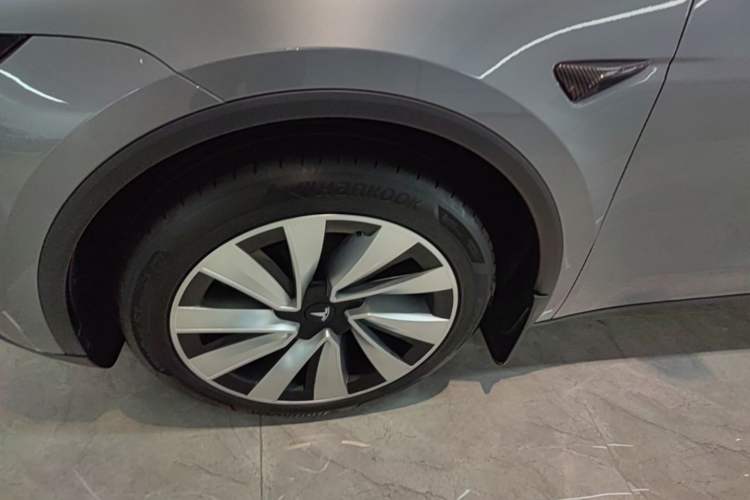 Used Tesla Model Y 2025 Long-Range All-Wheel-Drive Version Left Front Wheel Hub