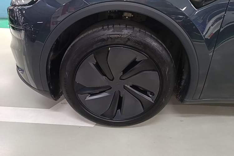 Used Tesla Model Y 2025 Rear-Wheel-Drive Version Left Front Wheel Hub