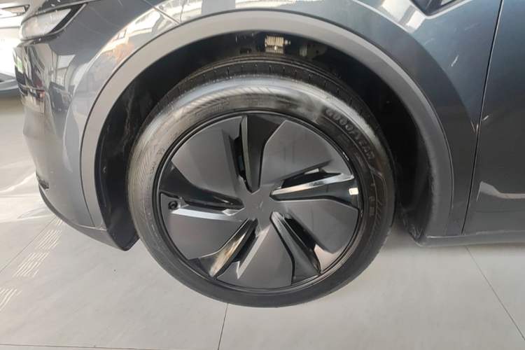 Used Tesla Model Y 2025 Rear-Wheel-Drive Version Left Front Wheel Hub